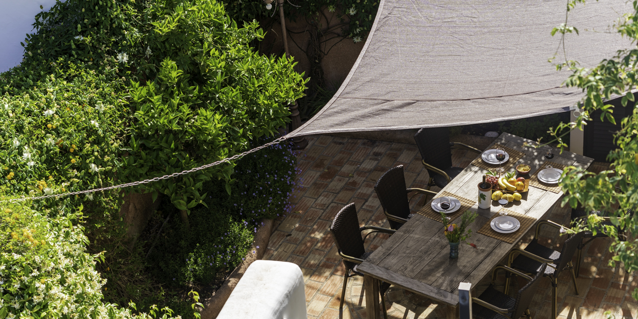 Garten und Pool der OÁSIS - Ferienhaus